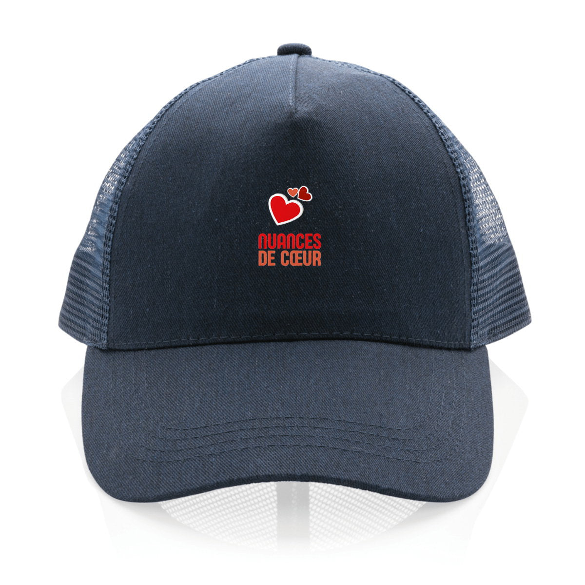 Casquette Trucker 100% recyclée : Amour en nuances de coeurs rouges - face_1